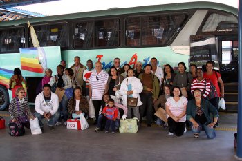Ganhadores do passeio turístico embarcam na Rodoviária de Embu das Artes