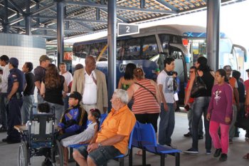 Ônibus já estão partindo para rodoviárias, aeroportos e litoral