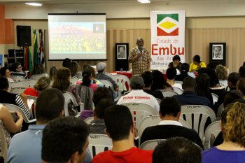 Seminário debate aplicação de teorias e relações étnico-raciais na educação