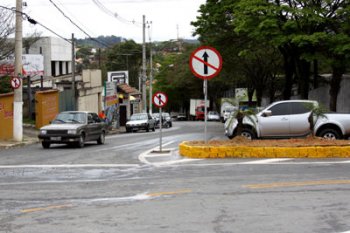 Mudança de sentido na Rua Padre João Álvares