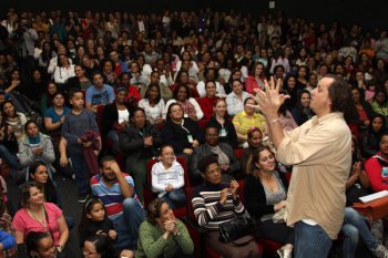 Embu das Artes comemora volta da música à escola