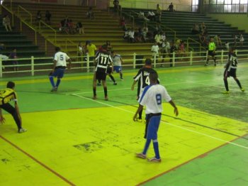 Equipes demonstram garra e determinação nos jogos do Campeonato Municipal de Futsal