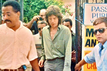Há 20 anos, Embu das Artes parou para ver Mick Jagger comer vatapá