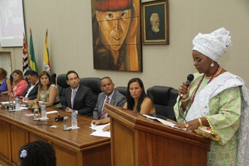 “Dia da Mulher” é marcado por manifestações sensíveis durante celebração na Câmara