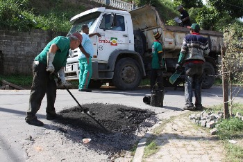 Prefeitura tapa mais de 40 buracos por dia