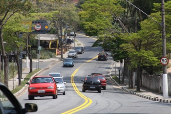 Detran afirma à Rádio Bandeirantes: “Troca de nome nas placas dos carros não é obrigatória”