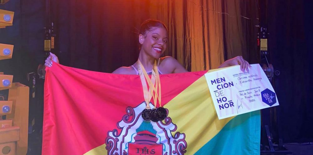 Bailarina embuense recebe medalhas em festival argentino de dança