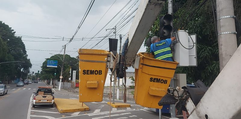 Semob instala nobreaks em semáforos da cidade