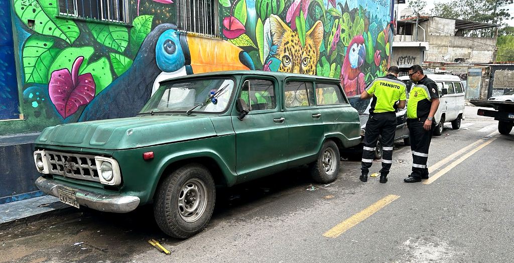 Cidade Limpa e Segura: megaoperação retira 10 veículos abandonados num só dia