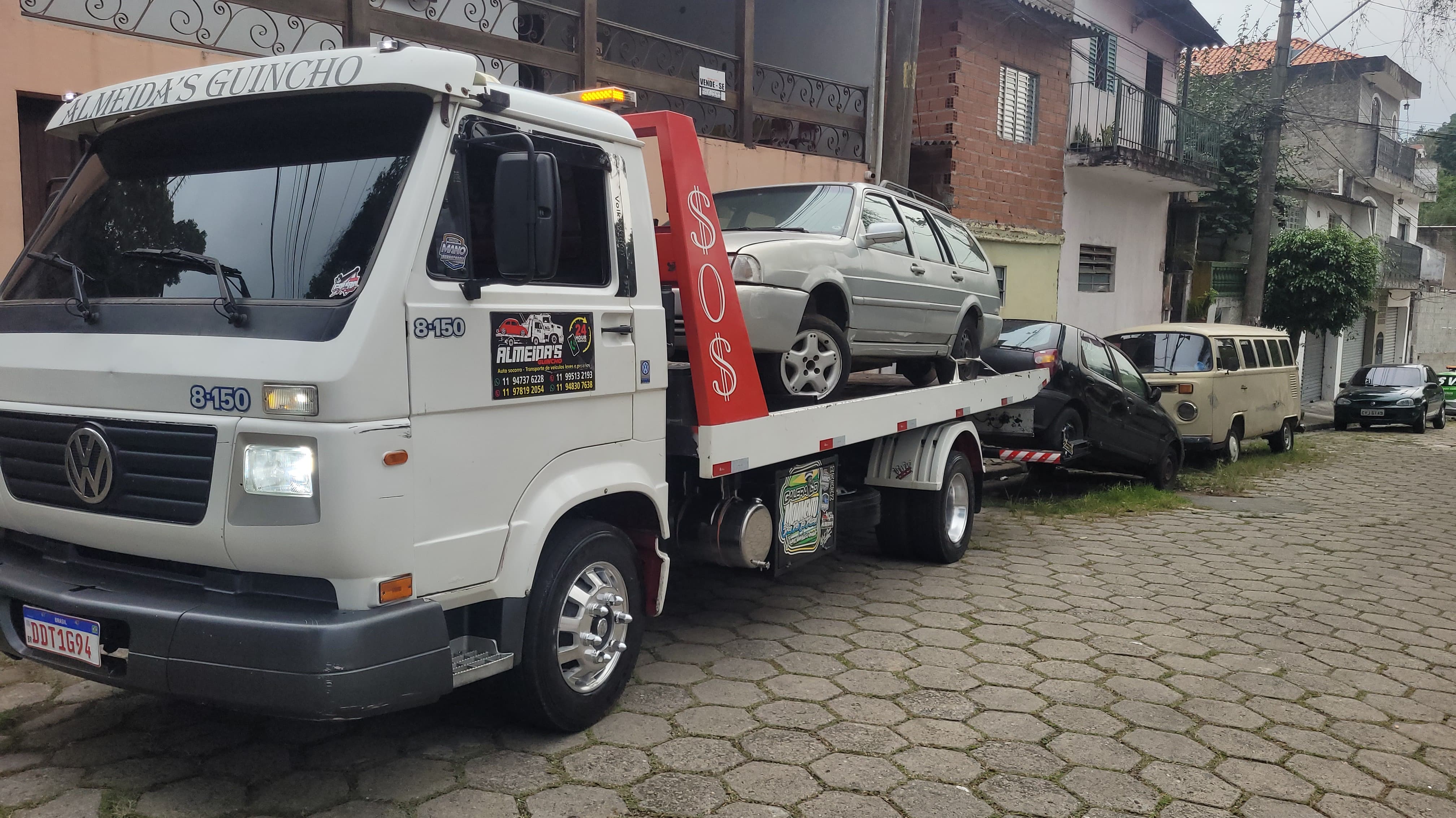 Operação da Semob retira veículos abandonados na Vila Carmem