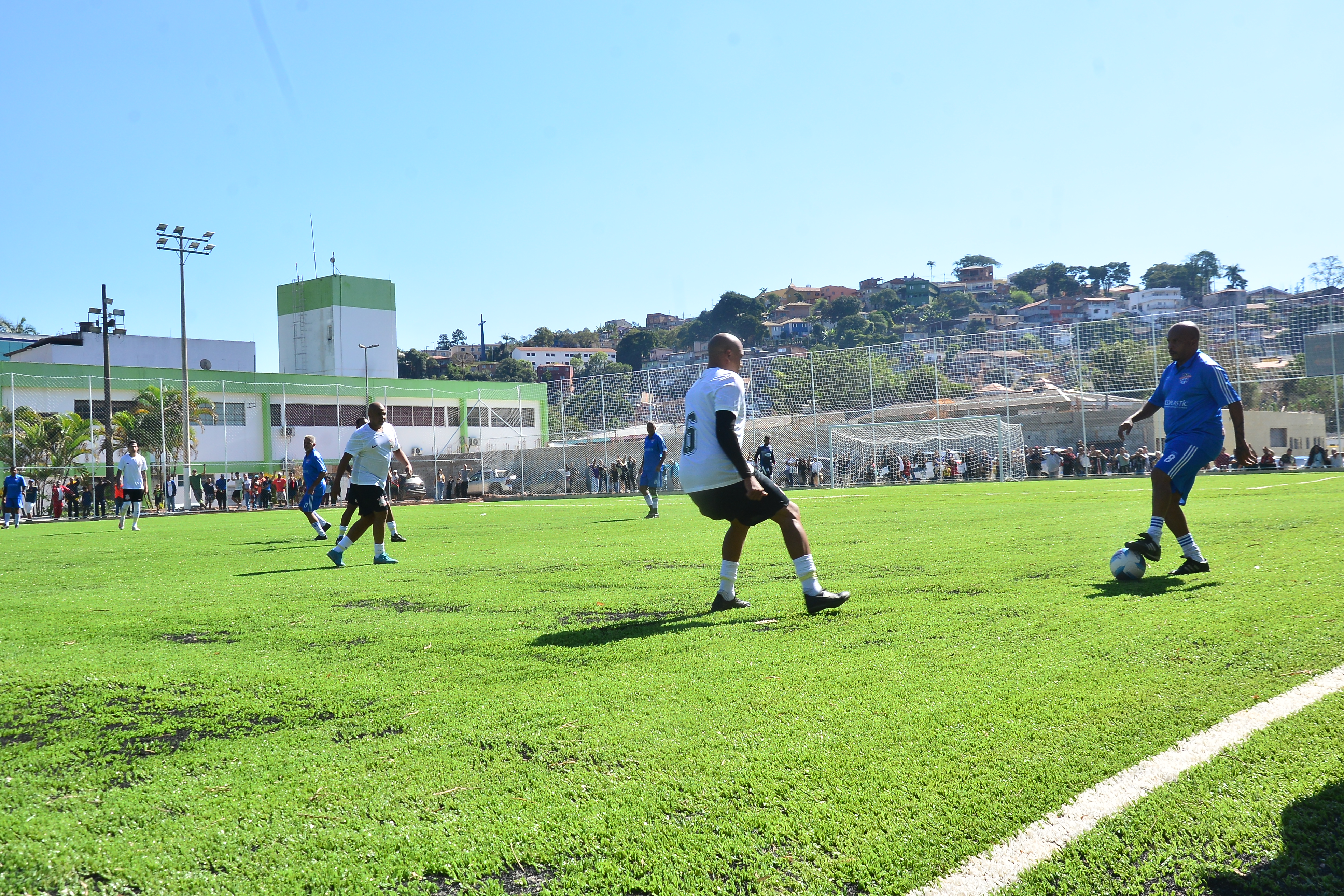 Cercado Grande recebe campo de futebol reformado